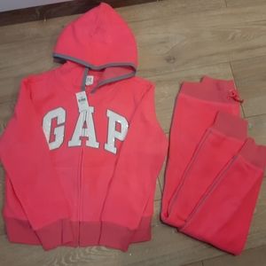 Bright pink Gap Kids fleece hoodie and sweatpants